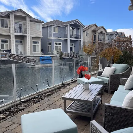 "BEAUTIFUL VIEWS" 5 Bed/3.5 Bath Sparks/Reno Lake Home - sleeps 20