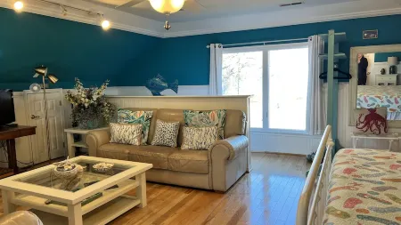 Stunning sunsets Leonardtown apartment