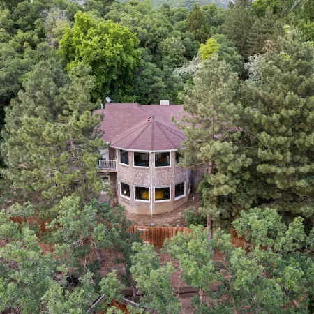 Spacious Mountain Hideaway 4 BD 3 BA W/ Hot Tub