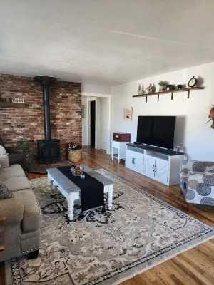 King bedroom, sleeps 6 Hotels in John Day