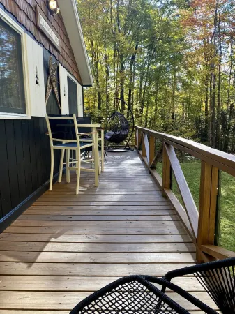 Entire Modern Cabin by the NH White Mountains, Cannon + Franconia Notch! Отели рядом с достопримечательностью «The Store & Gallery at WREN»