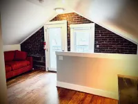 Helen's House-3 bed, 2 bath bungalow 3 blocks from Main Street!!! Hotels in Hermann