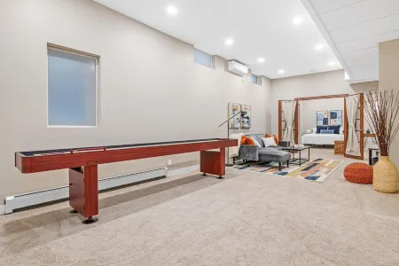 Modern Craftsman - East Harriet - 3 min to Lakes Отели рядом с достопримечательностью «Park Nicollet Eye Care and Optical Store St. Louis Park»