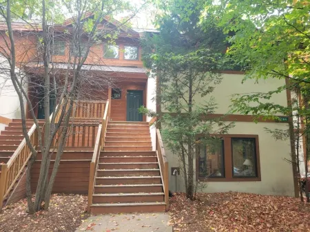 BEST LOCATION on the Mountain - Slope Side Ski In/Ski Out to Mountain Express