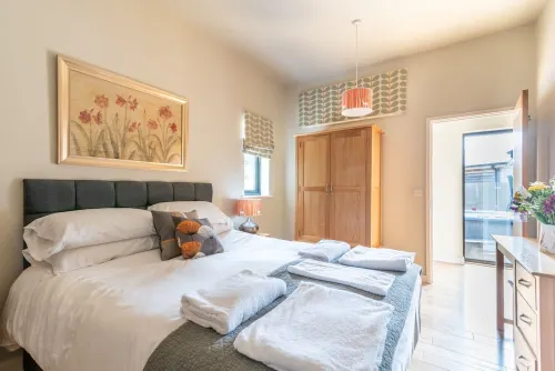 Hillside Lodge - sleeps 4/10  with wood burner and private hot tub