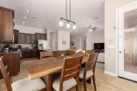 Relaxing stay with FREE heated pool! The Rimrock Retreat