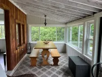 Lake Leelenau Waterfront Cottage-Close to Traverse City, Fishtown & Suttons Bay