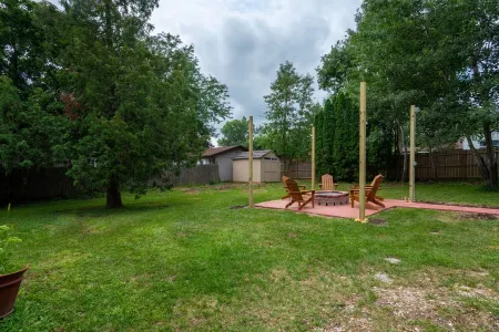 All You Need Is Your Fur Baby And The Beach% of each stay donated to rescue) Отели в г. Комо