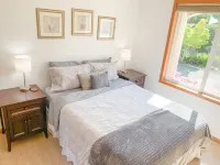Stunning Royal View House Hotels near Manette Walking Trail & Hill Climb
