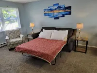 Tis’ Time Hideaway. Just a few blocks from beautiful Lake Erie! Hotels in Conneaut