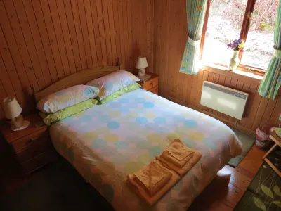 Oak Lodge Cosy Cabin With 2 Bedrooms. Open all year. 15 miles from Fort William