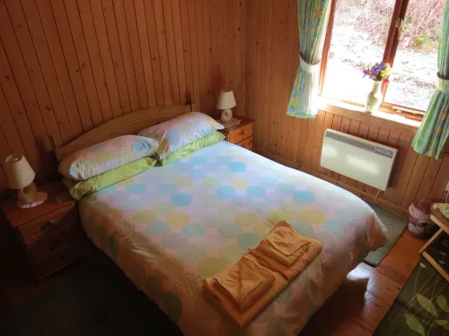 Oak Lodge Cosy Cabin With 2 Bedrooms. Open all year. 15 miles from Fort William