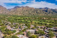 2nd Floor Condo Breathtaking Mountain Views Steps from Pool