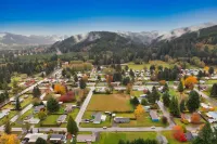 𓇻 Olympic Park Haven w/ HotTub, Fire Pit, Grill, Arcade, HUGE Yard