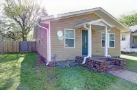 Renovated home, quiet neighborhood -ROUTE 66/ EXPO/GREENWOOD/DOWNTOWN/HILLCREST Hotels near Teaching Garden at Woodward Park