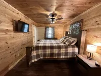 New Cabin built in 2022. 2 minutes away from multiple trailheads!  Sleeps 8 - Chalets