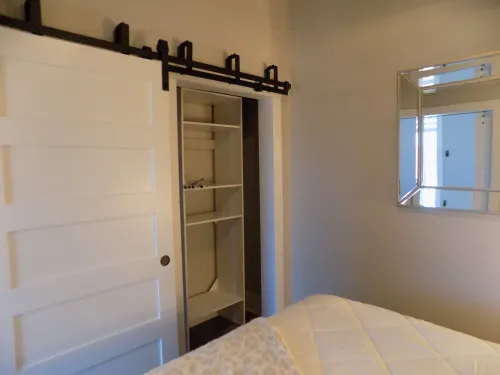 “Champagne Suite” Executive 1bed/1bath Loft Apt in downtown Florence