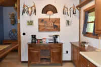Rut & Strut Ranch - 35 minutes from Mark Twain Lake! Quiet Cabin in the woods - Wifi