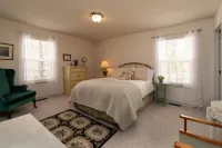 Masthope Mountain Hideaway Walking Distance to the Lake and 8 Min to Ski Lodge