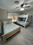 Cheerful 3 - bedroom home with pool Plant Sumner House 주변 호텔