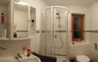 Modern apartment between Ansbach and Nuremberg. Dogs welcome. Hotels near Kleingartenverein Neuendettelsau