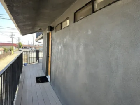 Newly updated studio 2 min drive to HWY 99