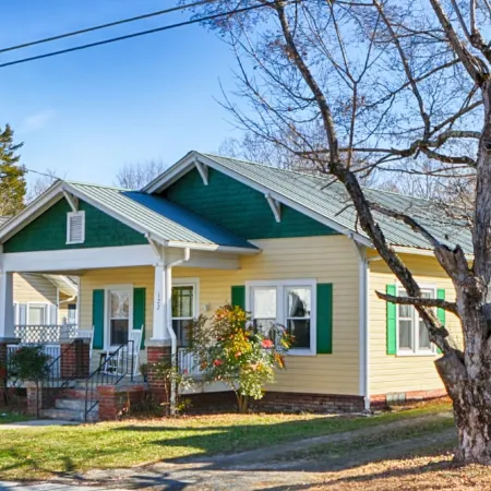 Bradley Cottage in the heart of "Mayberry"