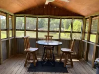 Charming tiny house with AC in delightful Sardis Lake. Hotels in Panola County
