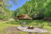 Creekside Cabin / Pet-Friendly, Hot Tub & Fire Pit American Sideshow附近的飯店
