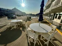 Newly renovated 2 bedroom 2 bathroom condominium