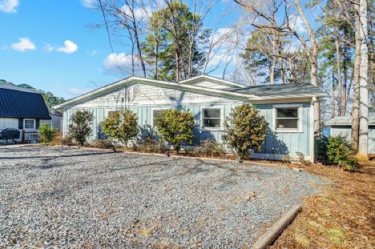 Ultimate Family Lakehouse- wide water views!