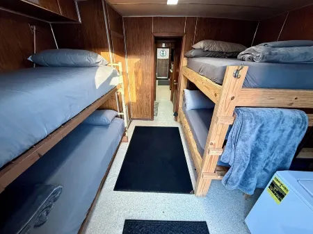 6 Man Beer Can Venice Marina Front Row Ice, Wifi, & W/D Great Camp