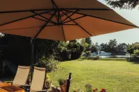 Charming Riverside Cottage - Ideal for Families & Groups, Pool, Gardens & River