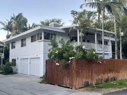 Only non- resort beach neighborhood in Kohala Resort Area.Old Hawaii