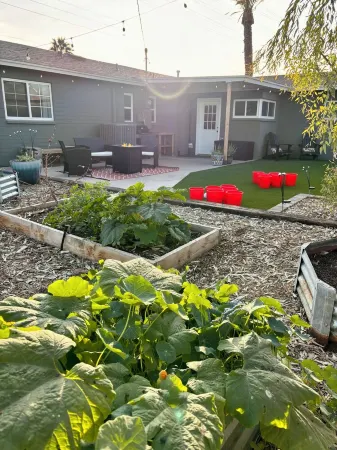 Modern 4 BED/3 BATH Newly Renovated Home Отели в г. Меса