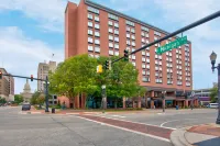 DoubleTree by Hilton Lansing Hotel in zona Union Depot