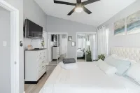 Cozy Newly Renovated Entire Residential Home Hotels near LLELA Nature Preserve