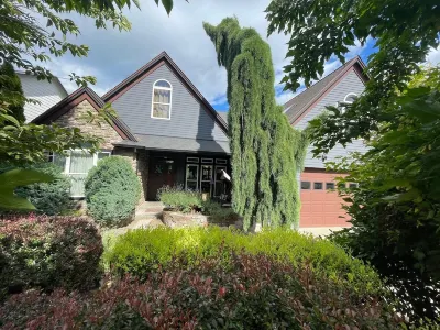 Gorge Getaway..Custom Home w/ Heated Pool/Hot tub/Sauna/Theatre room Hotels near Safeway