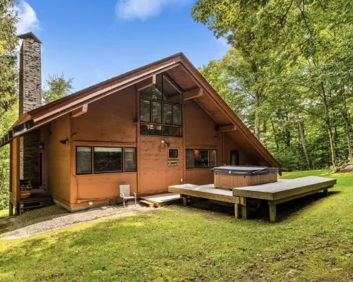 Charming 4-bedroom Ski house in Stratton with Shuttle or walk to slope. Hotels in Stratton Mountain