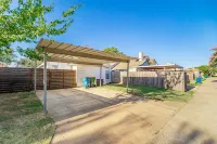 Cozy Newly Renovated Entire Residential Home Hotels near LLELA Nature Preserve