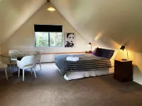 NEAR MONTVILLE ... LATE CHECK-OUT ON SUNDAYS OF 5pm ... when booking a weekend