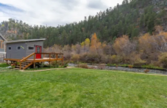 Paradise by the Creeks edge, hot tub overlooking creek, bar area w/ music BT Hotels in Mount Rushmore UT