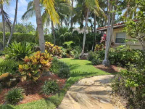 Waterfront Intercostal Family- House, walking distance to the Beach