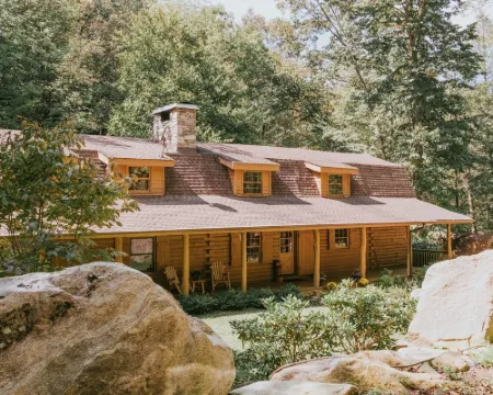 Luxury Mountain Cabin On 320+ Acres Near Asheville, Lake Lure & Hendersonville Hotels in Edneyville