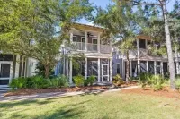 Spacious 5 bedroom Watercolor Home- close to pool, yard. INC. GOLF CART+4 BIKES