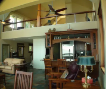 Wake up to a stunning year-round Narragansett Bay, bridge, & lighthouse view Hotels in Portsmouth