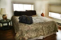 Newly Remodeled Historic Log Cabin on Banks of Horse Creek Hotels in Dubois