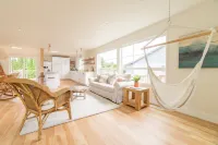 "The Langley House", walk to downtown, newly remodeled, family friendly! Hotels in Langley