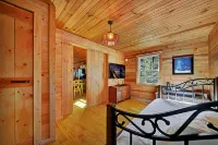 Cozy mountainside cabin, seasonal views of Mt. Leconte & minutes from Dollywood.
