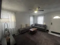 Charming 2-bedroom house in awesome Toledo with WiFi, AC